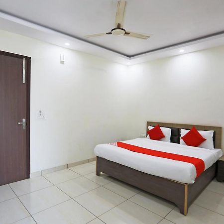 Отель Oyo 48501 Dayal Regency Hapur Экстерьер фото