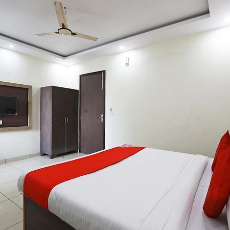 Отель Oyo 48501 Dayal Regency Hapur Экстерьер фото