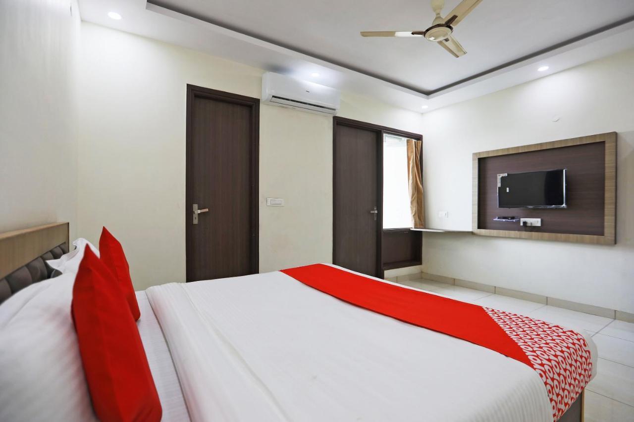 Отель Oyo 48501 Dayal Regency Hapur Экстерьер фото