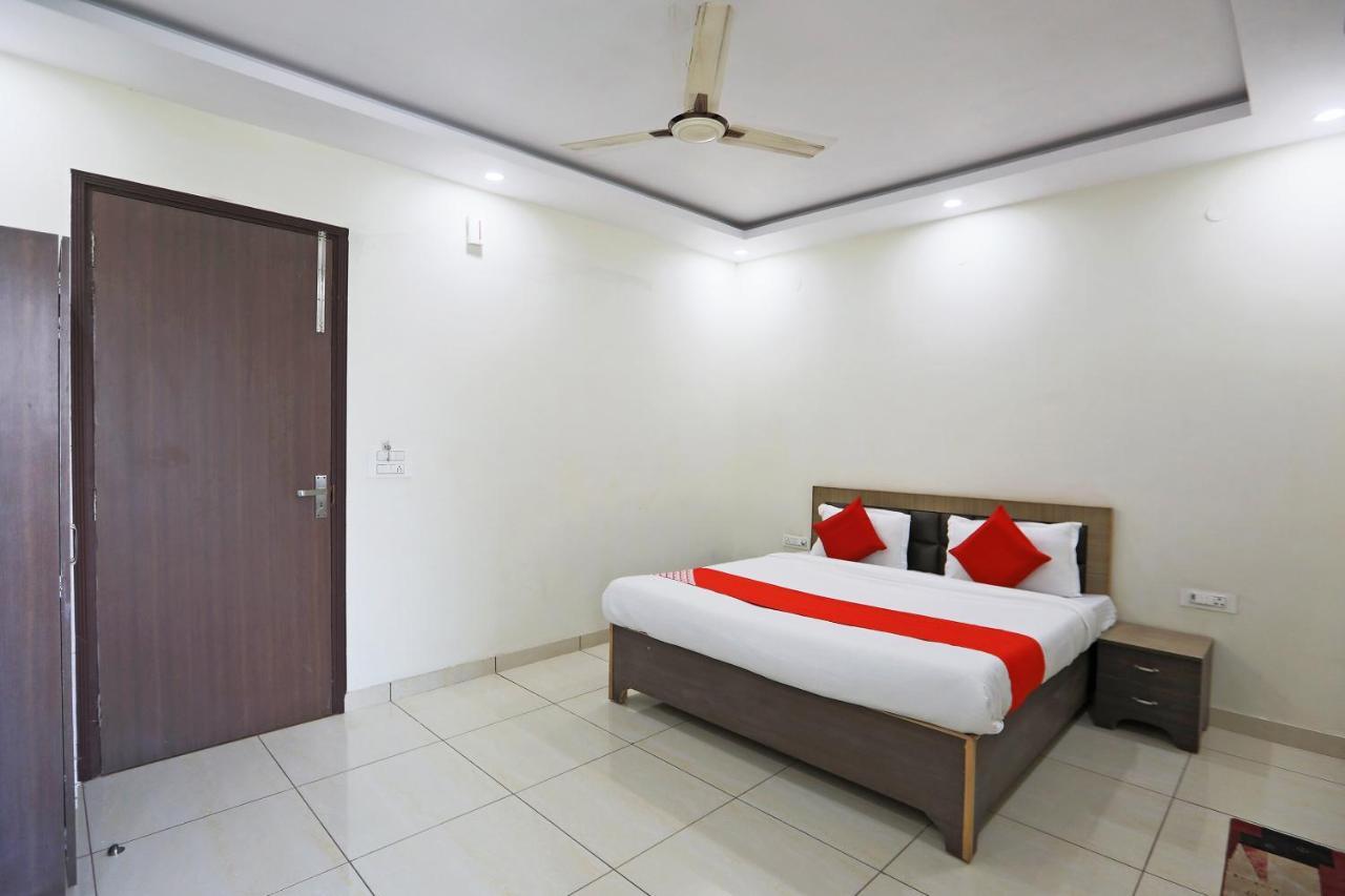 Отель Oyo 48501 Dayal Regency Hapur Экстерьер фото