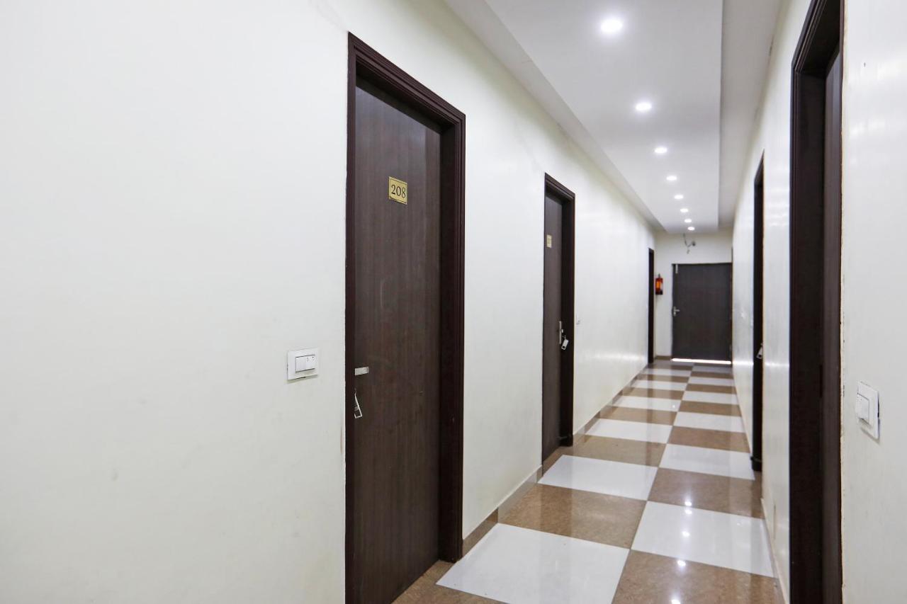 Отель Oyo 48501 Dayal Regency Hapur Экстерьер фото