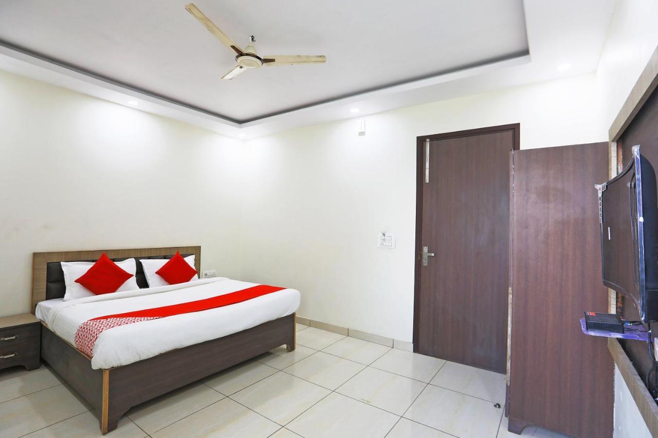 Отель Oyo 48501 Dayal Regency Hapur Экстерьер фото